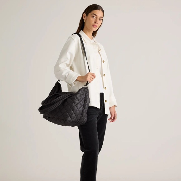 QUINCE Transit Quilted Carry-All Tote Black - Picture 4 of 12